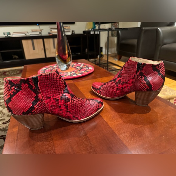 NWT ALBERTO ZAGO Leather Booties Made in ITALY, Red and Black. Size: 38 1/2 - Picture 2 of 7